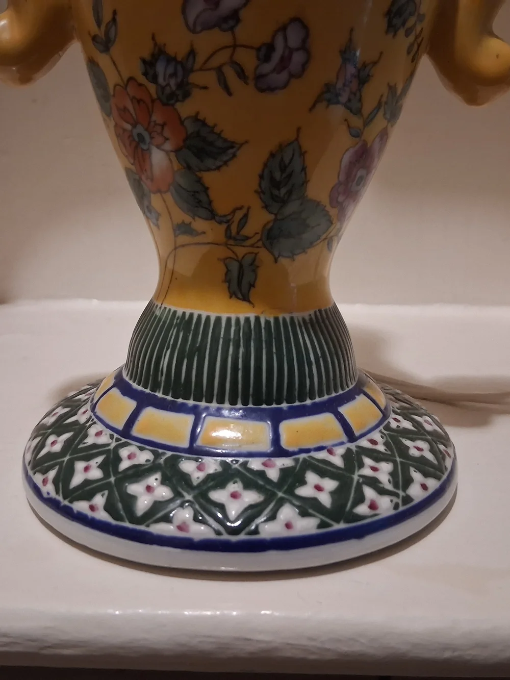 Vintage Chinese Vase/Urn Table Lamp